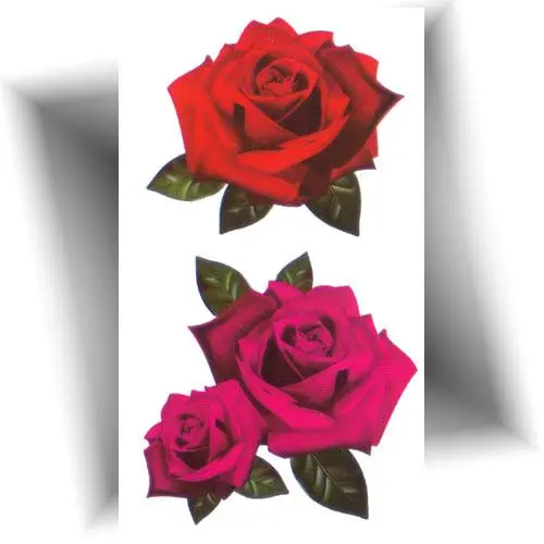Ajoutez une touche de couleur à votre look avec le tatouage rose minimaliste.